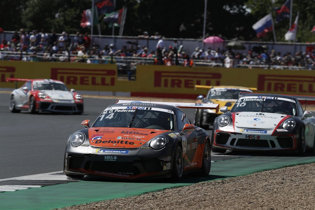 Mikkel O Pedersen fik kæmpede sig 15 pladser frem på Silverstone under fjerde afdeling af Porsche Super Cuppen